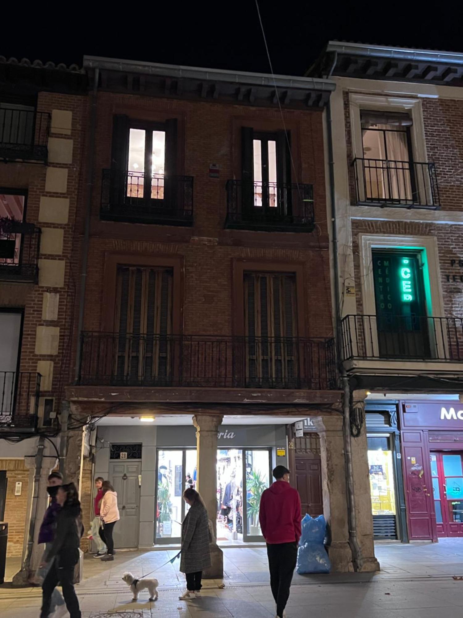 Sonar En La Plaza Cervantes 3 Alcala de Henares Luaran gambar